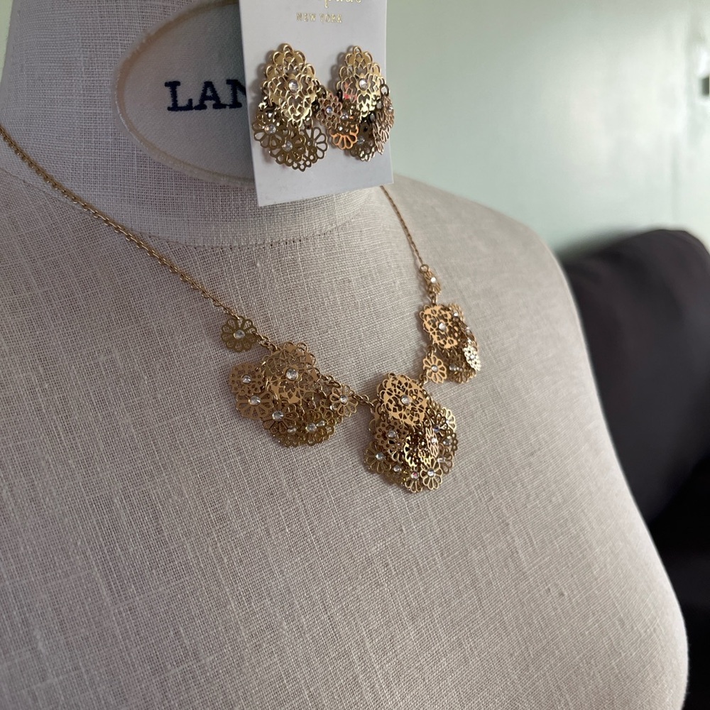 Elegant Gold Floral Necklace and Earring Set